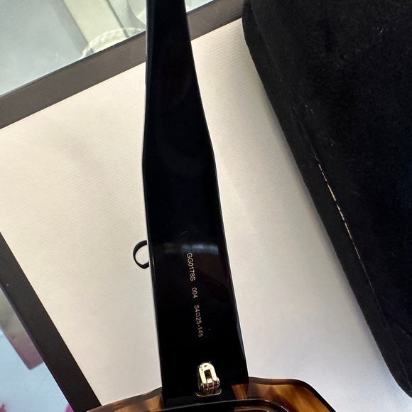 Gucci Authentic Tortoiseshell Jackie’O sunglasses - Picture 7 of 9